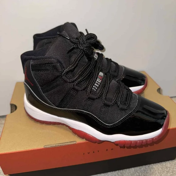 Jordan Retro 11 - Picture 2 of 5